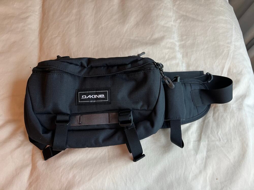 Dakine hot laps 2L fanny pack bike belt bag black downhill mountain biking